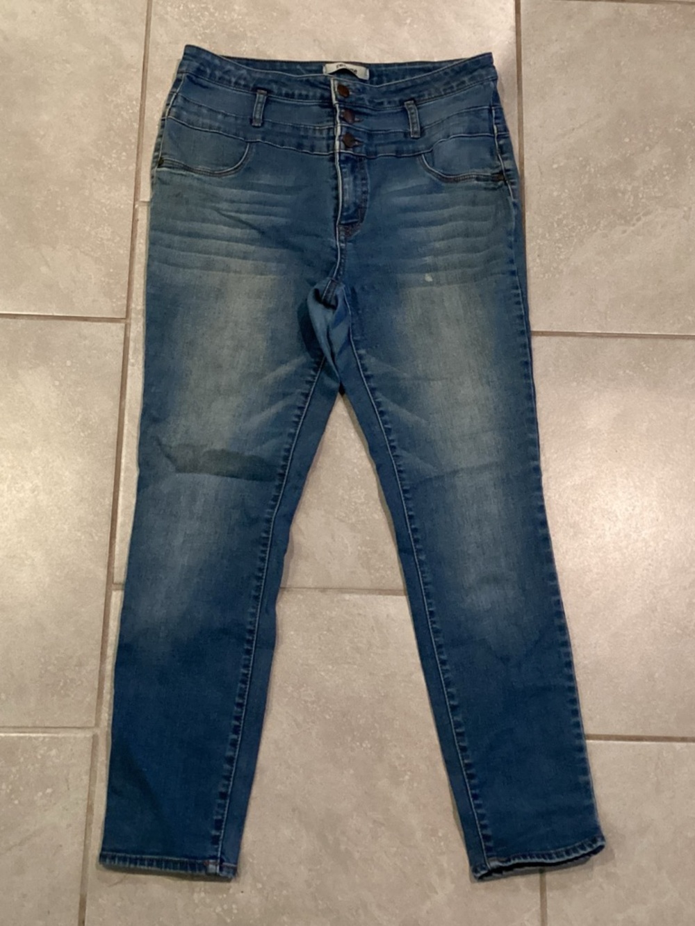 refuge High-Rise Skinny Jeans in Medium Blue Wash